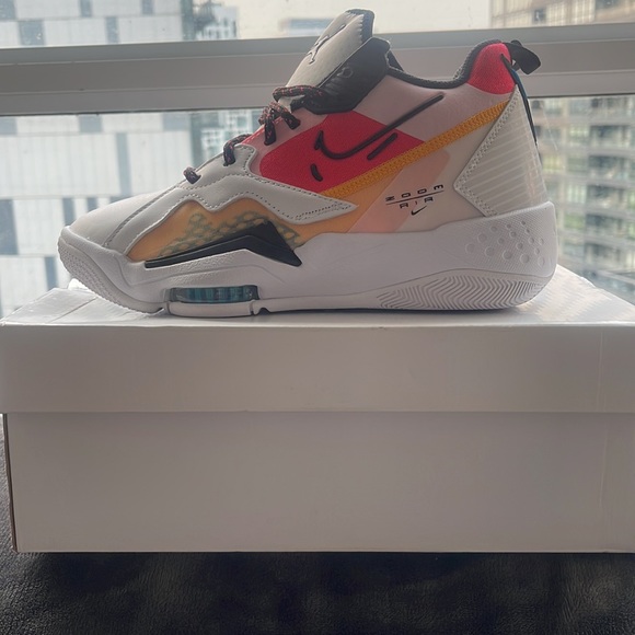 Women’s Jordan Zoom ‘92 - Picture 5 of 8